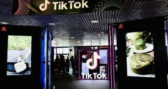 Info Shqip: CEO i TikTok pret të mposht ndalimin në SHBA: “Ne nuk do të shkojmë askund”