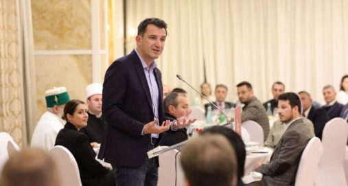 Info Shqip: Veliaj shtron Iftar për besimtarët dhe krerët e komunitetit mysliman: “Të sillemi gjithmonë si në muajin e Ramazanit”