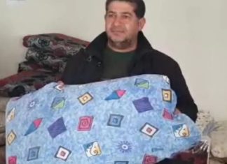 Ia dhanë për të mbështetur kokën pasi u nxorr nga rrënojat, s’do ta besoni çfarë gjen turku në jastëk