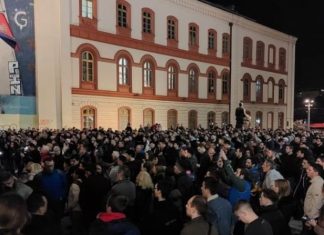 Serbët protestojnë në Beograd kundër Propozimit të BE-së, fyejnë presidentin Vuçiq dhe shqiptarët e Kosovës