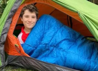 Fjeti tre vite në një tendë, djaloshi 13 vjeçar thyen rekordin Guinness: Mbledh 860 mijë dollarë