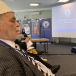 Kumanovari me plis në kokë në konferencë ndërkombëtare në Gjermani, reagojnë serbët: “Provokacija!” (Video)