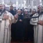 Macja vallëzon mbi imamin në një namaz në Algjeri (VIDEO)