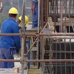 Të rinjtë po ikin nga Kosova: Kompanitë kanë filluar të “vuajnë” për punëtorë edhe pse i paguajnë nga 700 euro në muaj