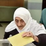 Nuk pranon t’i çojnë kutinë në shtëpi, 112-vjeçarja turke shkon vetë në qendrën e votimit
