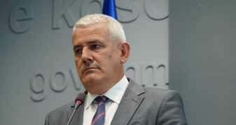 Info Shqip: Sveçla kërkon nga Serbia dorëzimin e gjashtë sulmuesve që po trajtohen në Novi Pazar