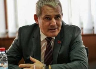 Sveçla u përgjigjet SHBA-ve dhe QUINT-it: Po e ‘ftoni’ Radojiçiqin e listës së zezë t’i udhëheq sulmet ndaj policisë