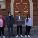 Deputetët Izet Mexhiti, Merita Koxhaxhiku dhe Kastriot Rexhepi inicuan heqjen e përkufizimit 20 % për përdorimin e gjuhës shqipe