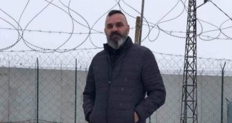 Info Shqip: Feta Alimi: Dyert e Kuvendit nuk u hapën me çelësa