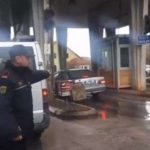 Morën ryshfet dhe lejuan që autobusi të kalojë kufirin e Maqedonisë pa karton të gjelbër, arrestohen dy policë