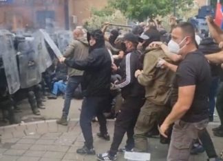 Raportohet se kryetari i Leposaviqit ka mbetur i bllokuar, do ta kalojë natën brenda objektit të komunës