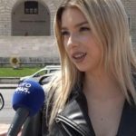 Info Shqip: Kjo është 21-vjeçarja që i bën “zbor” motorit: Më ndalojnë policët, por nuk më vënë gjoba