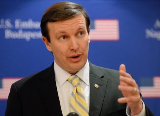 Senatori amerikan, Chris Murphy del me një plan për uljen e tensioneve në veri të Kosovës