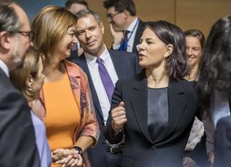 BE-ja e gatshme për masa ndëshkuese ndaj Kosovës dhe Serbisë