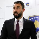Krasniqi: Sulmi i mbrëmshëm në objektin e Komunës së Mitrovicës Veriore ka pasur qëllim frikësimin e banorëve