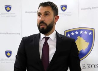 Krasniqi: Sulmi i mbrëmshëm në objektin e Komunës së Mitrovicës Veriore ka pasur qëllim frikësimin e banorëve