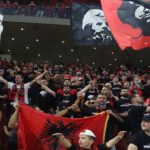 Tifozët e zjarrtë në “Air Albania”, momenti kur njëzëri i kënduan Adem Jasharit