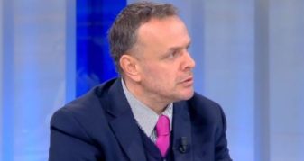 Info Shqip: “33 mijë lekë qoka e para xhepi”, Karamuço zbërthen skandalin e legjislacionit: Ministri as firmos e nuk mban përgjegjësi, kurth për Sekretarët e Përgjithshëm
