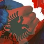 “Kosova është Shqipëri”, grekët kërcënojnë autorët që futën pankartën në stadium, një javë më parë mbyllën gojën përballë nacionalizmit serb