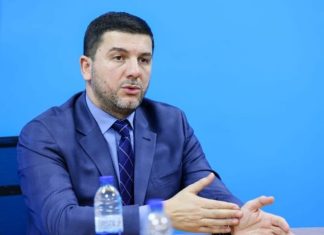 Krasniqi i bindur: Kurti s’i ka numrat për qeverinë, i ka edhe 11 ditë për ta provuar