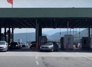 Kosovarët ‘dyndin’ bregdetet shqiptare, 16 mijë qytetarë shkojnë atje për fundjavë