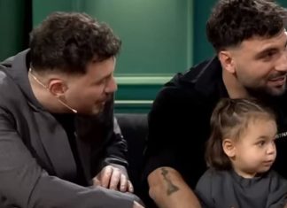 Sa bukur! Ja çfarë bëri vajza e Ledrit në mes të emisionit që e emocionoj këngëtarin