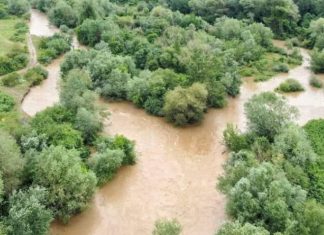 Aksidenti fatal i familjes shqiptare në Maqedoninë e Veriut, ekipet në kërkim trupave të prindërve dhe fëmijës 15-vjeçar, djali tjetër shpëtoi mrekullisht