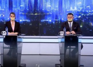 Protestojnë dy moderatorët e Klan Kosovës, e nisin emisionin me gojën e mbyllur