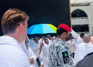 Bujar Osmani në Qabe: “Me nijet për të bërë umre për shpirtin e babës”