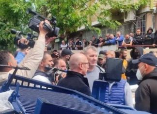 Çfarë po ndodhë në Veri, Serbët rrahën mes vete, sulmohet edhe kryetari i Srpka-s, Goran Rakiq
