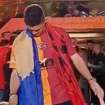 Rashica emocione me këngën e Shkurtes dhe flamurin e Kosovës në stadiumin e Stambollit (VIDEO)