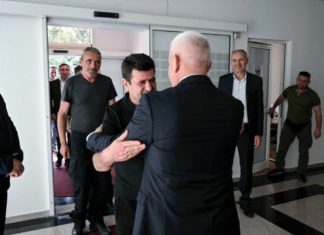 Sveçla takon tre policët të cilëve iu ndërpre sot paraburgimi në Serbi