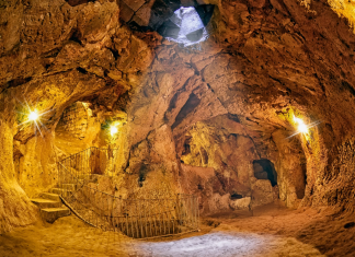 Një burrë çau murin e bodrumit të tij dhe zbuloi tunelet, misteri i qytetit antik në Turqi