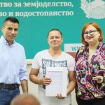 Vjollcë Berisha nuk ndalet, ndan grante nga 10.000 euro për prodhuesit e vegjël