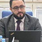 U bë drejtor i suksesshëm, por suksesin ia dedikon nënës