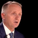 Lajçak, koha për të ikur: Lupë mbi Kosovën dhe dylbi mbi Serbinë