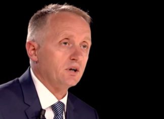 Lajçak, koha për të ikur: Lupë mbi Kosovën dhe dylbi mbi Serbinë