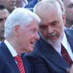 Tiranë, 15 qytetarë nga Kosova me emrin Bill Klinton në ceremoninë e nderimit të ish-presidentit amerikan