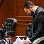 Ministri Krenar Lloga kërcënoi me dorëheqje për shkak të ligjit për amnisti