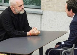 Tipike shqiptare: Kushti i Kurtit për takim me Ramën në Prishtinë