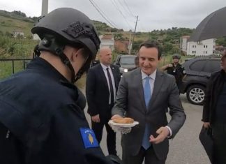 Reagimi kur pranuan ëmbëlsira ishte pozitiv, por 40 policë dorëzuan detyrën këtë vit për shkak të pakënaqësive
