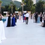 Mbrëmja e Maturës, vajzat mbi 2000 euro për veshjet: Prindërit paguajnë me këste