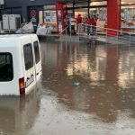 Vërshohen rrugë dhe shtëpi në Strumicë, edhe në Tetovë devijohet trafiku
