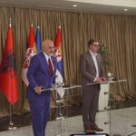 Vuçiç në konferencë me Ramën: E di si shtensionohet situata në Kosovë, të tërhiqen kryetarët e komunave