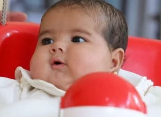 Lindi nën rrënojat e tërmetit shkatërrimtar në Siri dhe humbi gjithë familjen, vajza që përloti botën është sot 6 muajshe dhe është si ‘top’