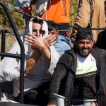 Duke bërë “shqiponjën”, 800 emigrantë zbarkojnë në Britani, mes tyre edhe shqiptarë