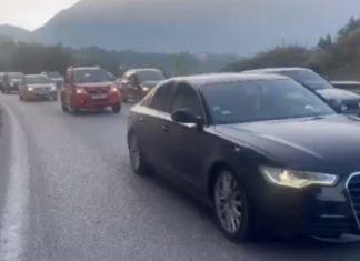 Zbrazet Kosova, mijëra qytetarë mësyjnë bregdetin shqiptar në fundjavën e fundit të gushtit