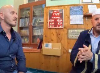 Shefqet Krasniqi e quan “vëlla” dhe “më të mirë se na” serbin që u konvertua në mysliman ( VIDEO)