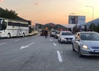 Gjatë fundjavës, 60 mijë pushues nga Kosova hynë në Shqipëri, kthimi është “makth”