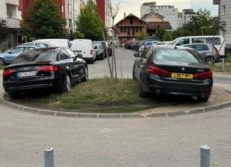 E turpshme, dy mërgimtarë parkuan veturat në mënyrë të tmerrshme në Prishtinë